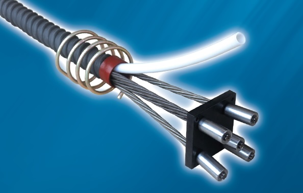 QSM固定端P型锚具体系,用于将后张预应力直接传递至梁端,由挤压套、挤压簧、固定端锚板、约束圈、螺旋筋组成,采用GYJ-A型挤压机配合ZB4-500电动油泵进行锚固。